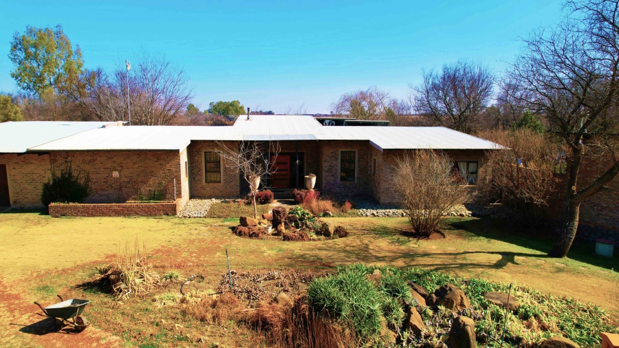 5 Bedroom Property for Sale in Viljoenskroon Rural Free State